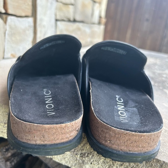 Vionic Georgie Black Nappa leather Mules with Silver Chain Accent Sz-7.5. P - Picture 3 of 9